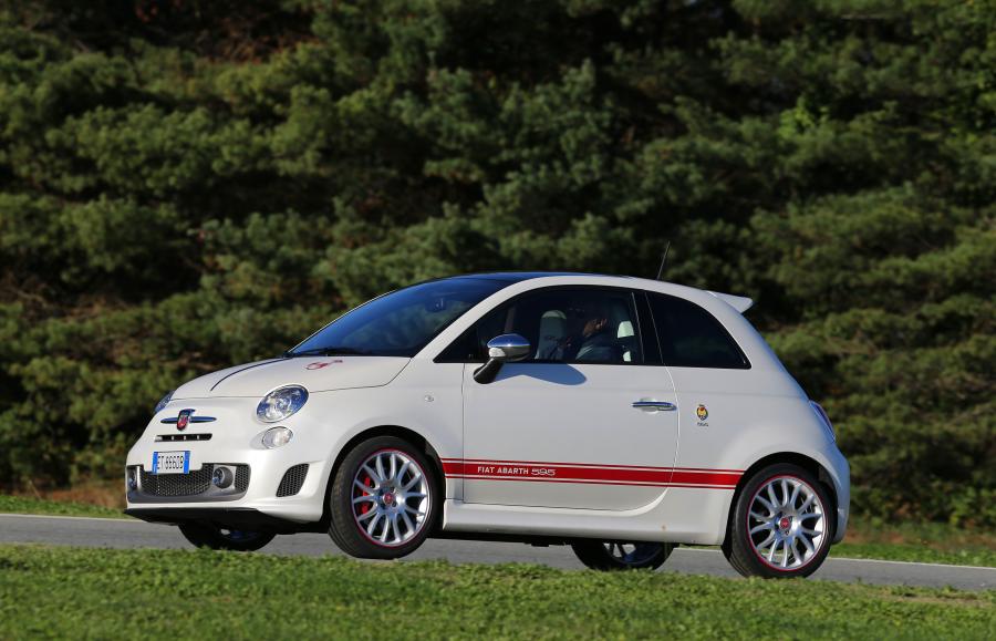  Abarth 595 50th Anniversary Edition 2013 года  (фото 12 из 26)